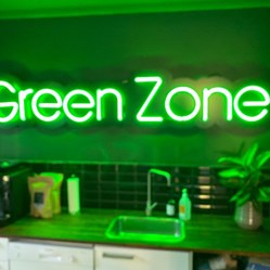 Neon-Skilt-Green-Zone