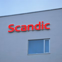 scandic-facadeskilt-oplyst