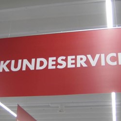 Vægskilt-Kundeservice-Wayfinding