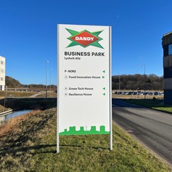 Pylon-Skilt-Dandy-Business-Park-Wayfinding