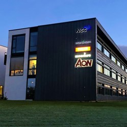 Skilt-Facade-Lys-NCC-AON