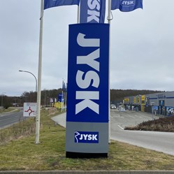 Jysk-Pylon-Flagstang