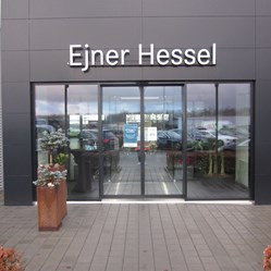 Ejner-hessel-Facade-Skilt-Portal-Indgang