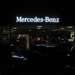 Mercedes-Benz-facadeskilt-logo_Lys-LED
