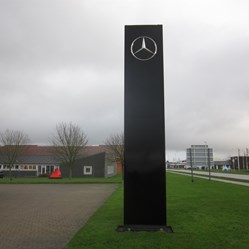 Mercedes-Benz-Pylon