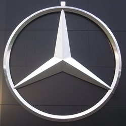 Mercedes-Benz-vægskilt-facade-logo