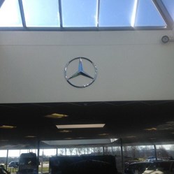 Mercedes-Benz-vægskilt-logo