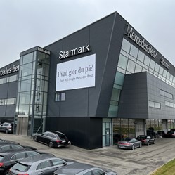 Mercedes-starmark-facade-skilt