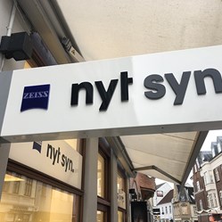 Nyt-Syn-Udhængsskilt