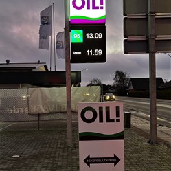 Oil-pylon-Wayfinding
