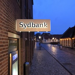 Sydbank-udhængsskilt-Hæveautomat